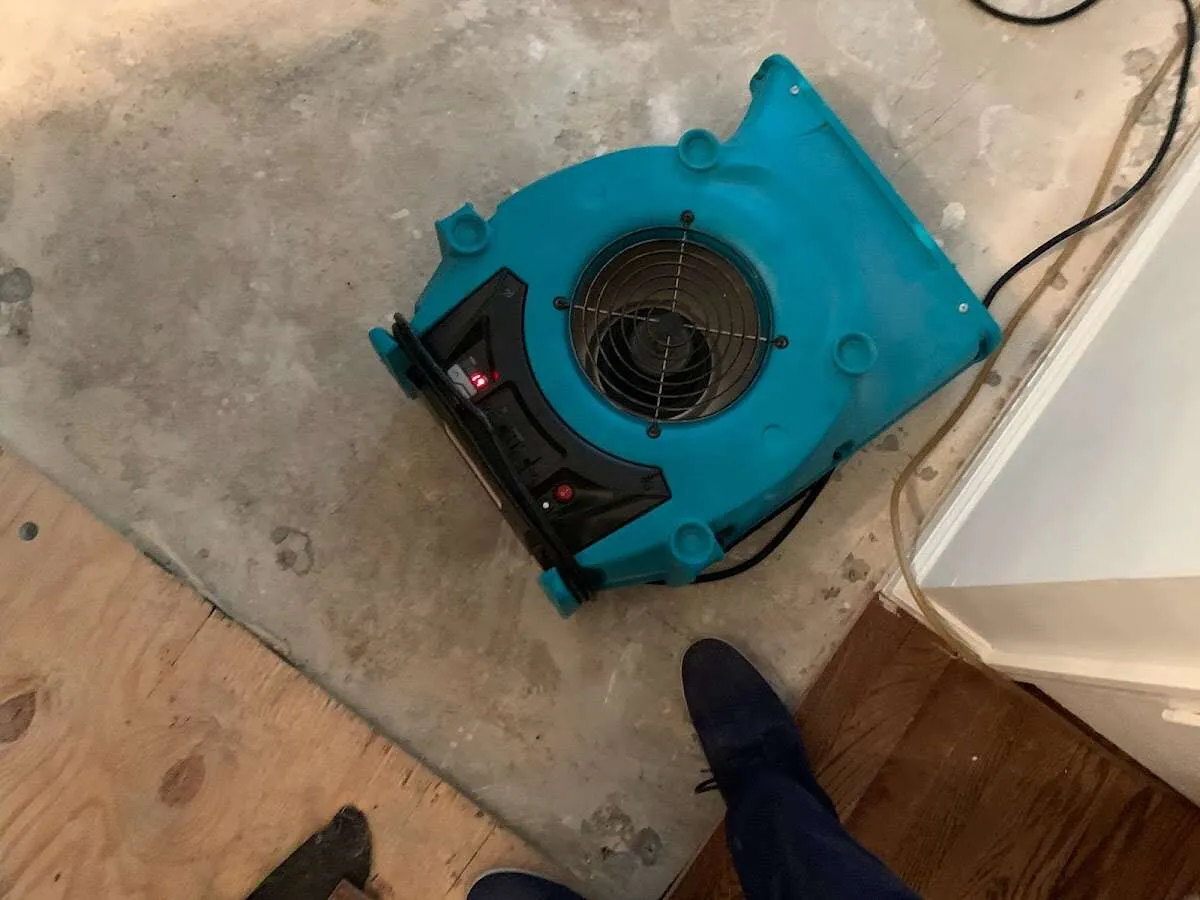 Air mover drying subfloor during Leak Detection & Repair in North Ridgeville